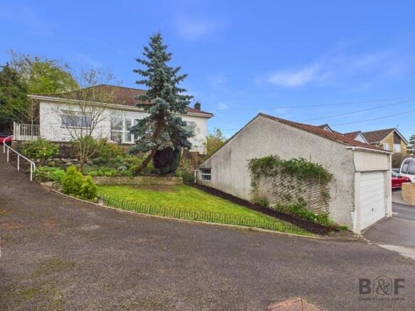 4 bed property, in Orchard Road, £450,000