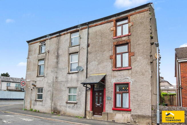 4 bed property, in Lund Road, £250,000