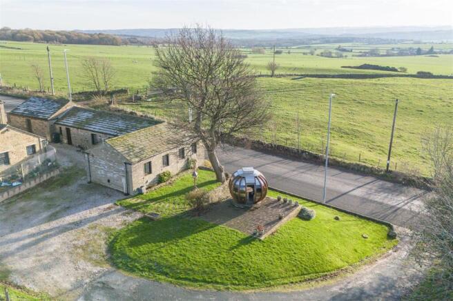 2 bed property, in The Mistles, £375,000