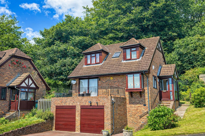 3 bed property, in Centurion Rise, £450,000