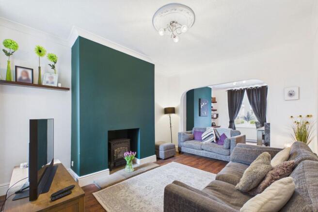 4 bed property, in Main Road, £180,000