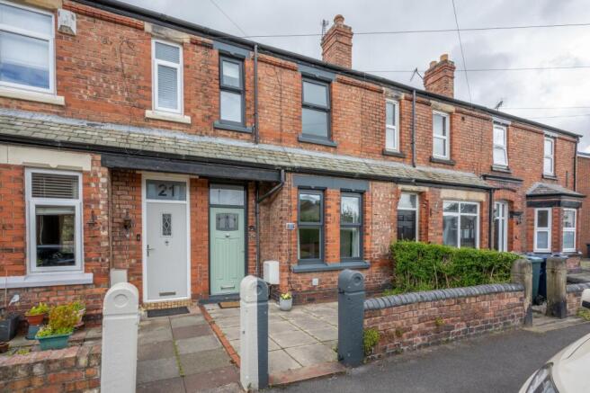 2 bed property, in Station Road, £210,000