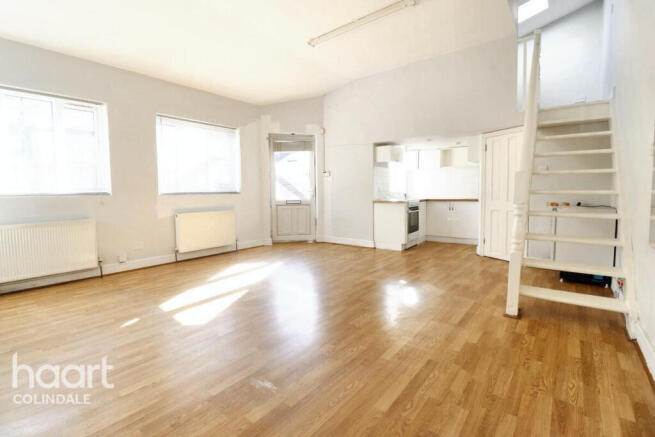 1 bed property, in Montagu Road, £300,000