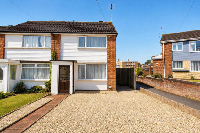 2 bed property, in Freemantle Road, £210,000