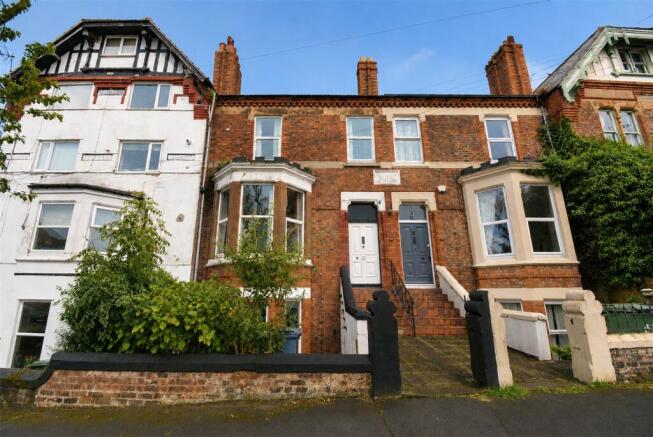 4 bed property, in Pickering Road, £250,000