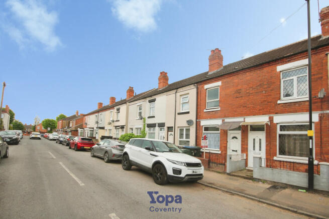 2 bed property, in Holmsdale Road, £150,000
