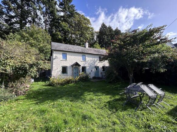 3 bed property, in Llanwenarth, £450,000