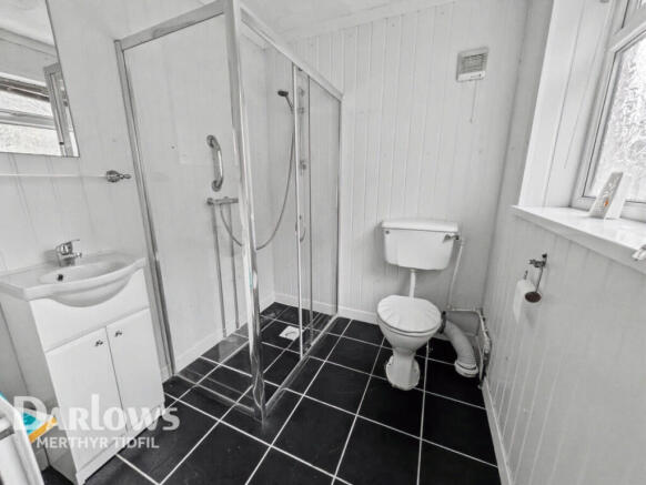 2 bed property, in Bridge Street, £100,000