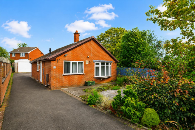 2 bed property, in Lockwood Road, £239,950
