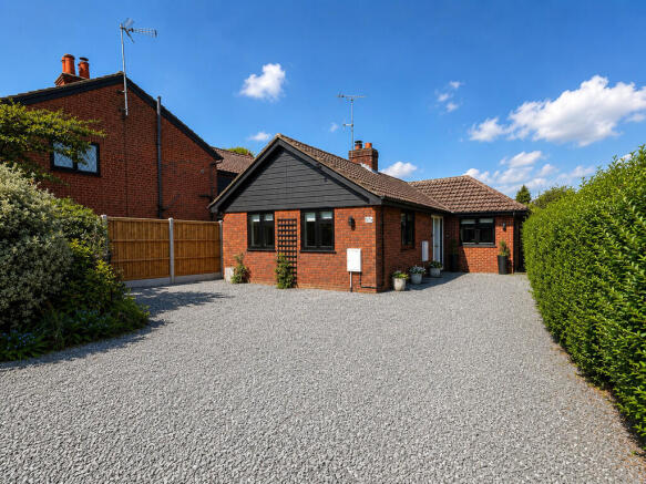 3 bed property, in Chapel Road, £550,000