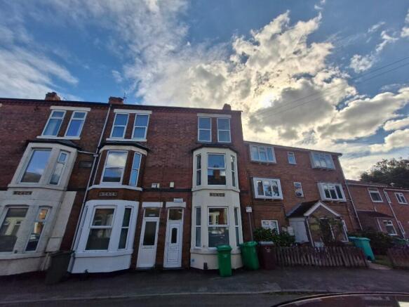4 bed property, in Grove Road, £265,000