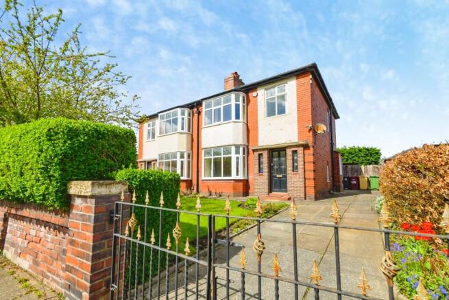 3 bed property, in Bishops Road, £295,000