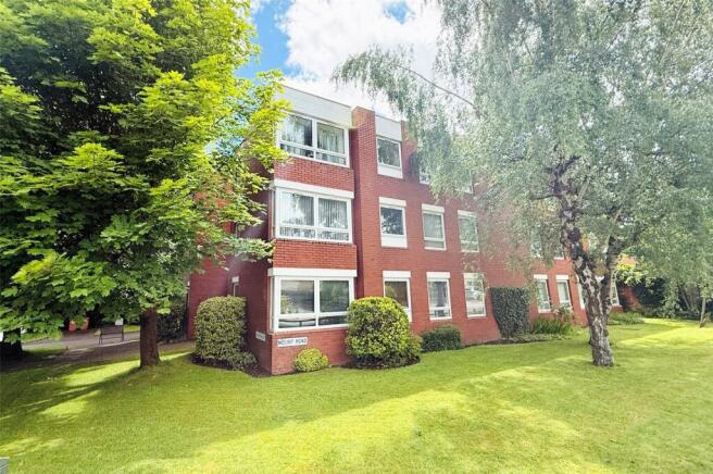 2 bed property, in Richmere Court, £140,000