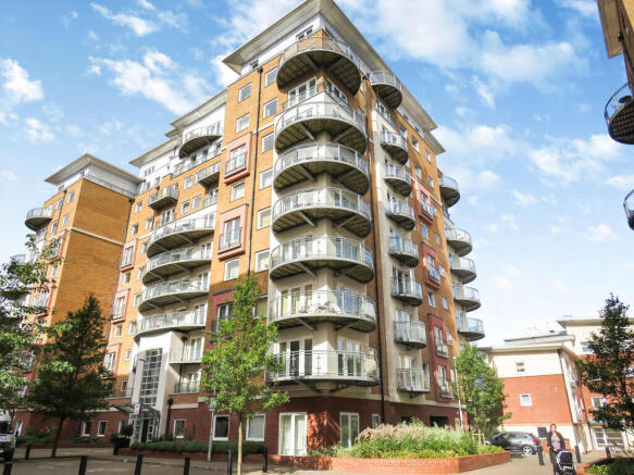 2 bed property, in 239 Winterthur Way, £125,000