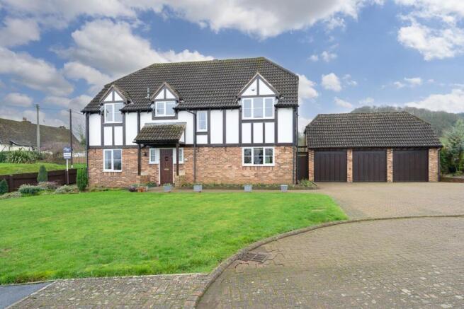 4 bed property, in Noden Drive, £595,000