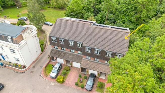4 bed property, in Harrow Fields Gardens, £795,000