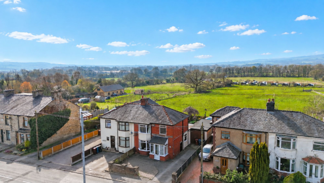 3 bed property, in Clitheroe Road, £349,950