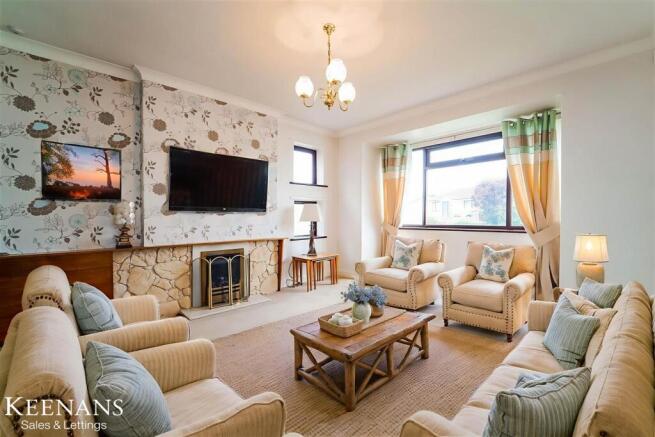 3 bed property, in Throstle Grove, £325,000