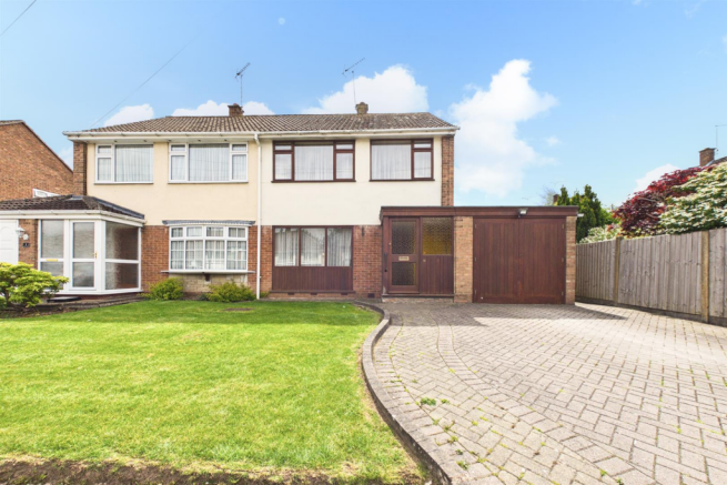 3 bed property, in The Graylands, £390,000