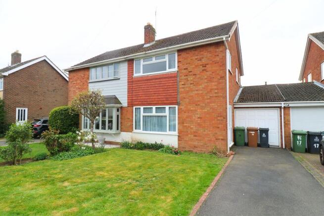3 bed property, in Canning Close, £299,950