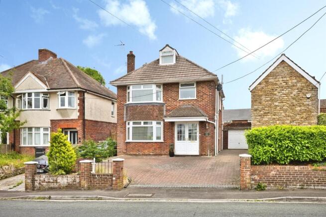 3 bed property, in Mudford Road, £400,000
