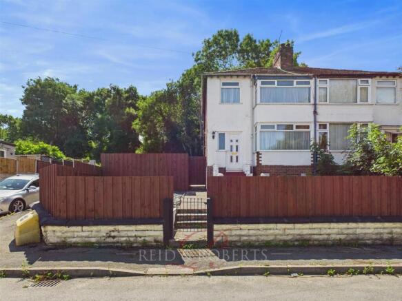 3 bed property, in Glan Y Don, £160,000