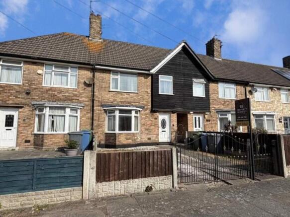 3 bed property, in Greyhound Farm Road, £170,000
