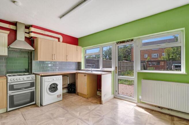 4 bed property, in Rochester Drive, £375,000