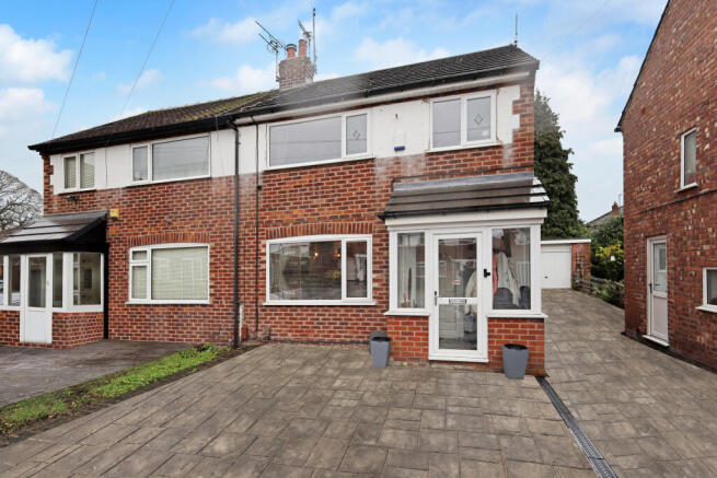 4 bed property, in Corley Avenue, £390,000