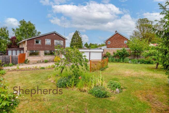 4 bed property, in Ducketts Mead, £629,995