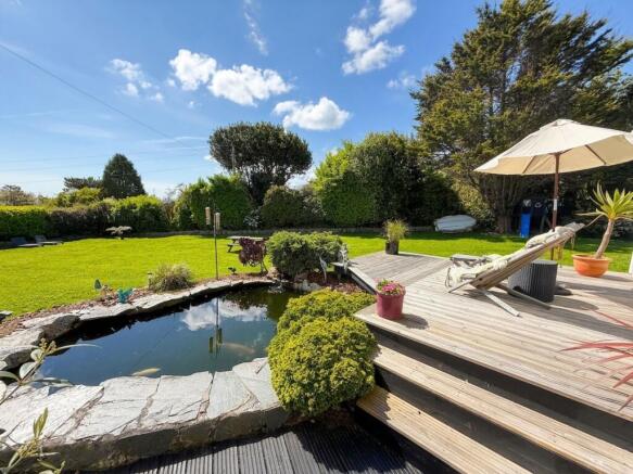 4 bed property, in Maenporth Road, £1,080,000