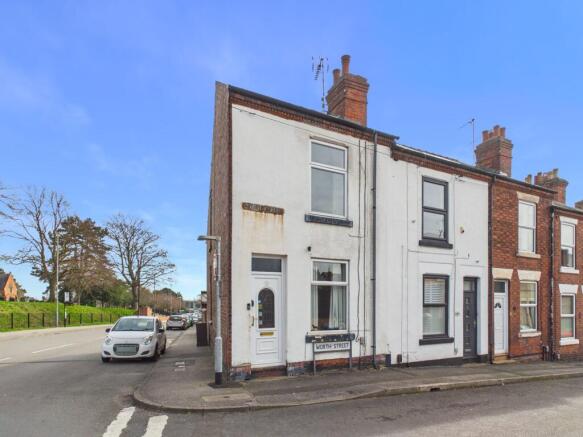 2 bed property, in Worth Street, £120,000