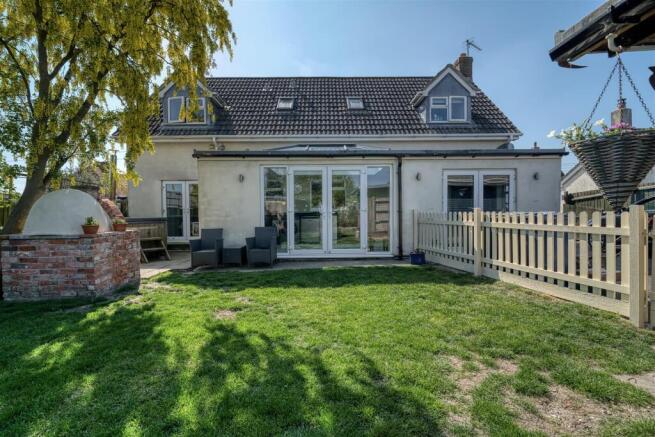5 bed property, in Back Street, £430,000