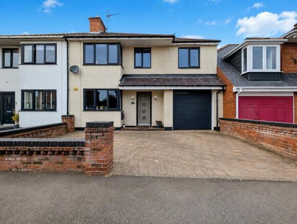 5 bed property, in Woodbury Road North, £390,000