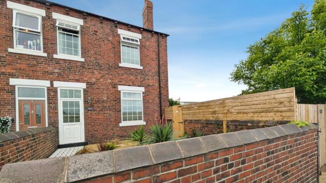 3 bed property, in Green Lane, £245,000