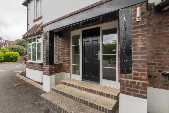 1 bed property, in Alcester Road, £135,000