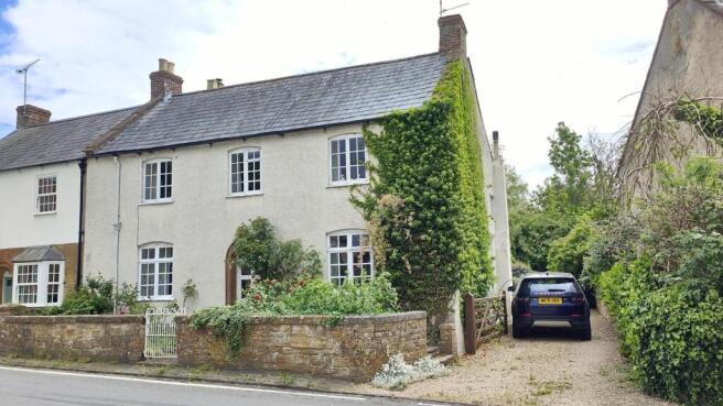 4 bed property, in Longford Road, £450,000