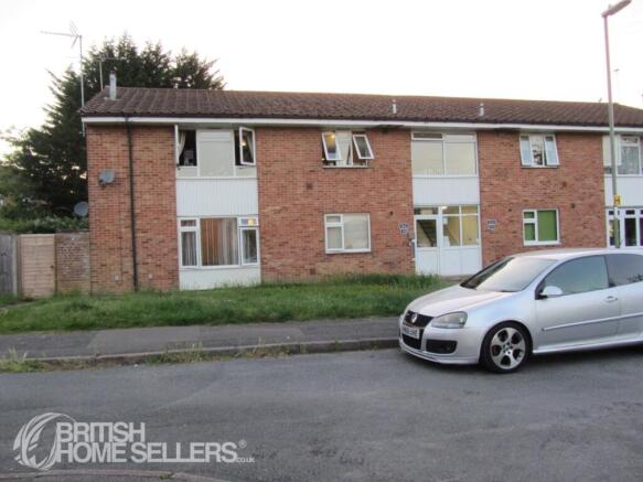2 bed property, in Simmons Close, £220,000