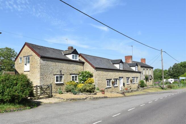 4 bed property, in Souldern, £695,000