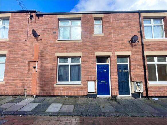 2 bed property, in 17 and 17B Newton Street, £33,000