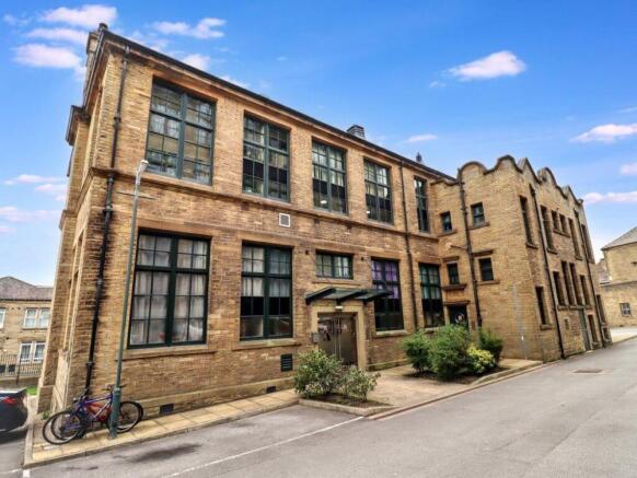 2 bed property, in Byron Studios, £42,000