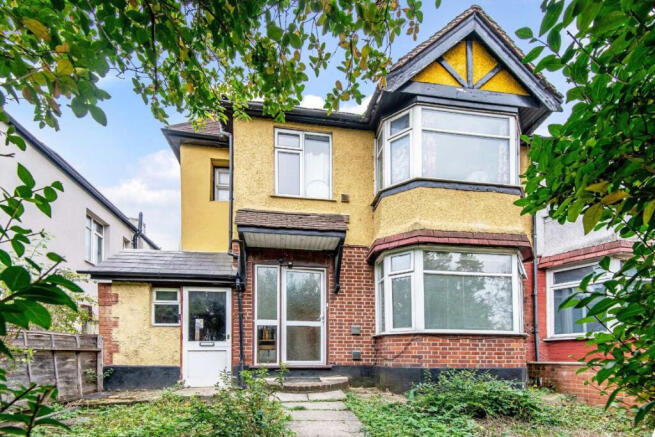 6 bed property, in Waverley Gardens, £795,000