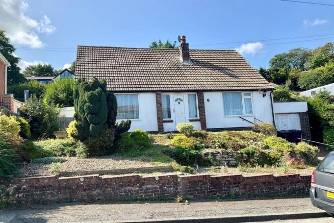 4 bed property, in Meadway, £349,995