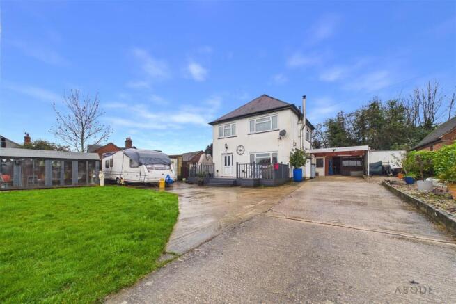 3 bed property, in Lady Hole Lane, £475,000