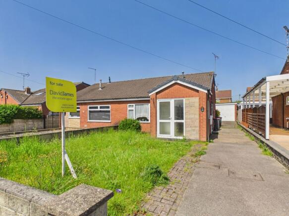2 bed property, in Fern Street, £170,000