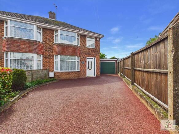 3 bed property, in Castle Road, £269,995