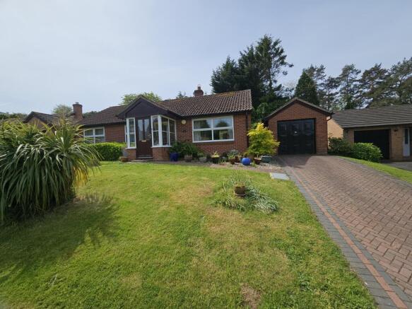 3 bed property, in 14 The Bridleways, £375,000