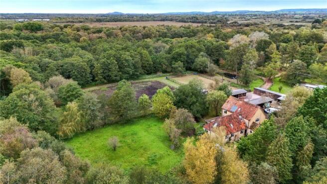 6 bed property, in Ashcott Road, £750,000