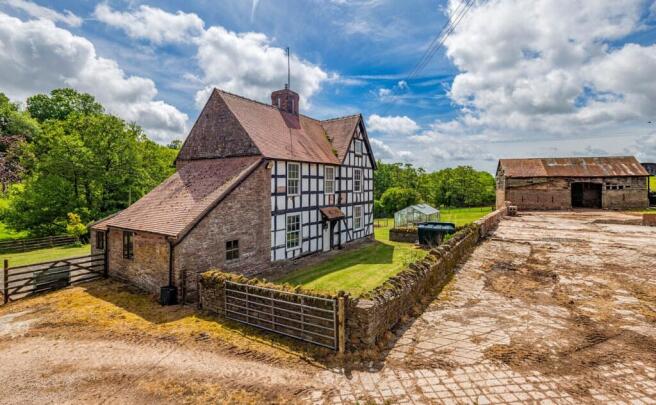 3 bed property, in Dewdales Hope Farm, £900,000