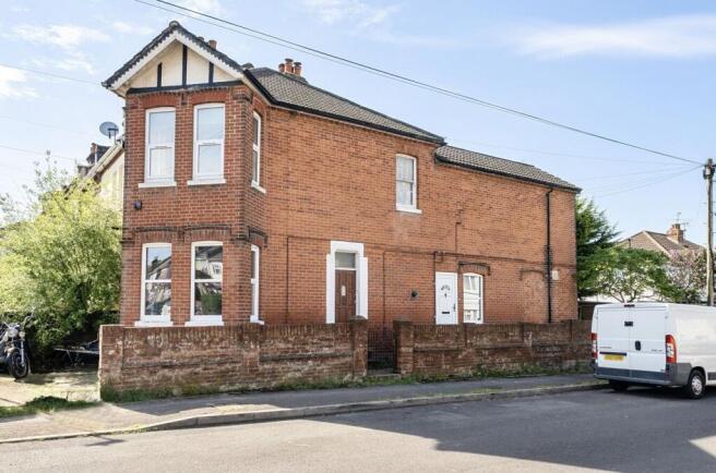 2 bed property, in Peveril Road, £120,000